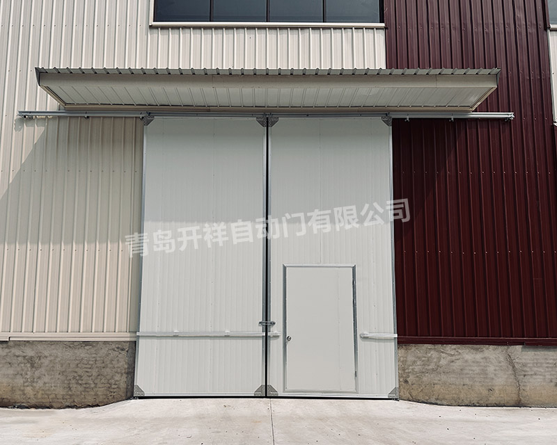 天津客戶經(jīng)濟(jì)款鋁合金外框廠房推拉門安裝現(xiàn)場